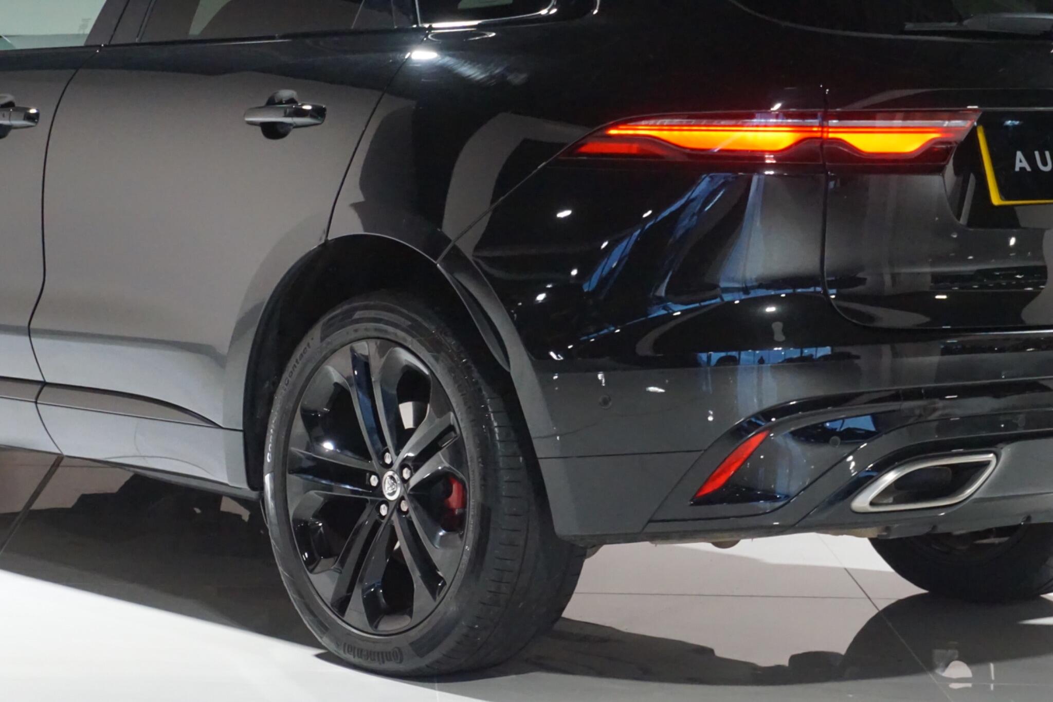 Jaguar F-PACE 3.0 D300 MHEV R-Dynamic HSE Black SUV 5dr Diesel Auto AWD Euro 6 (s/s) (300 ps)